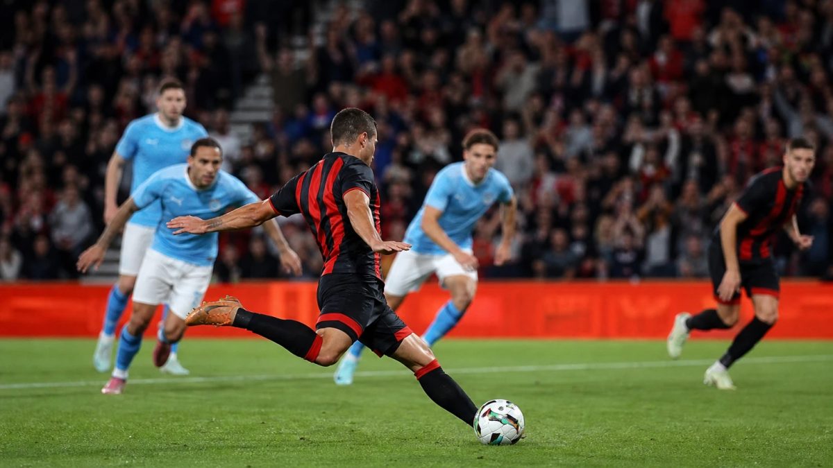 Football scene accompanying: Bournemouth Aston Villa 3-0 y remontada del Sunderland en la Carabao Cup