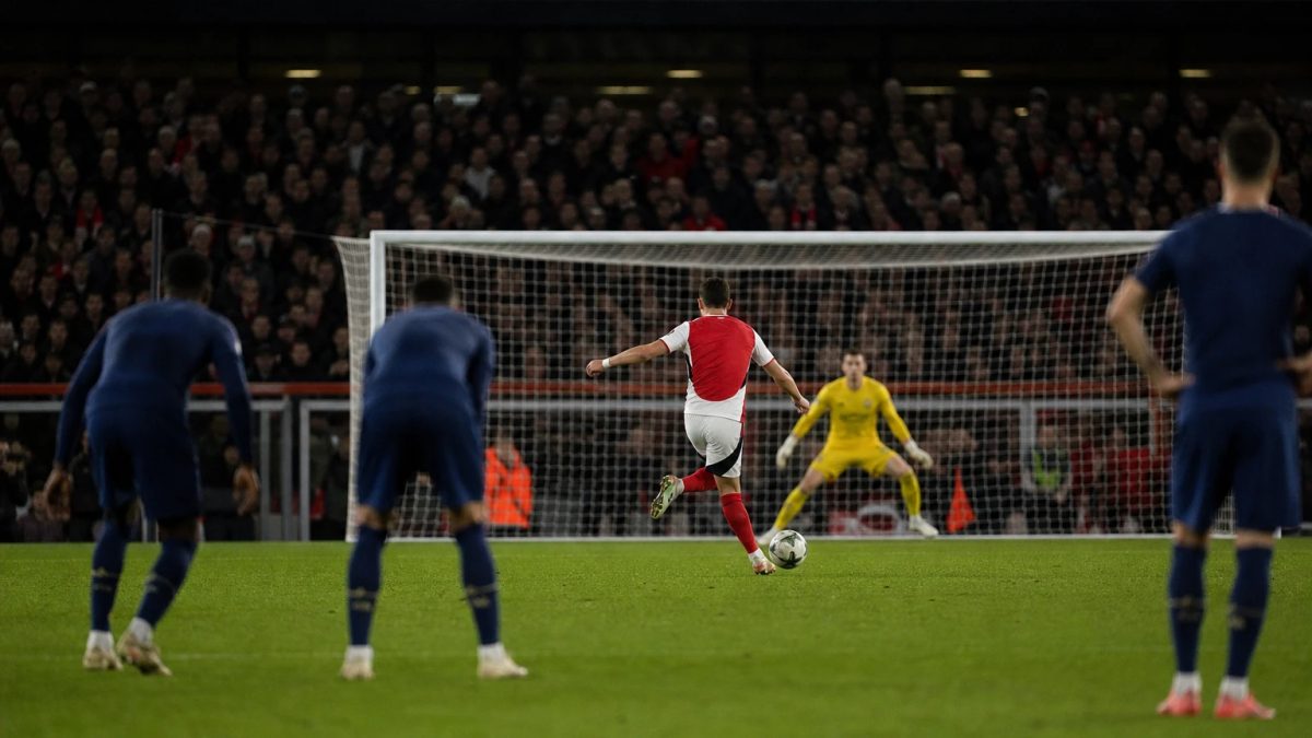 Football scene accompanying: Fleetwood Town vs Arsenal: batacazo en penaltis en la Carabao Cup