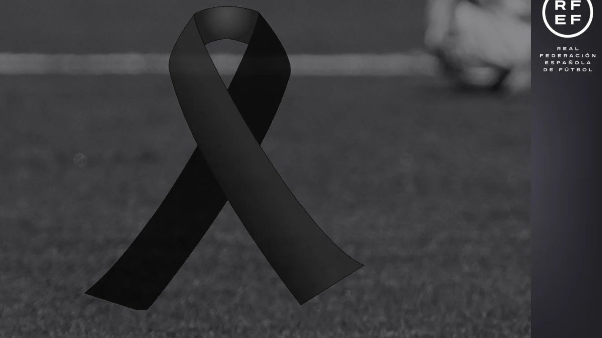 Minuto de silencio en un estadio de fútbol antes de un partido de LaLiga