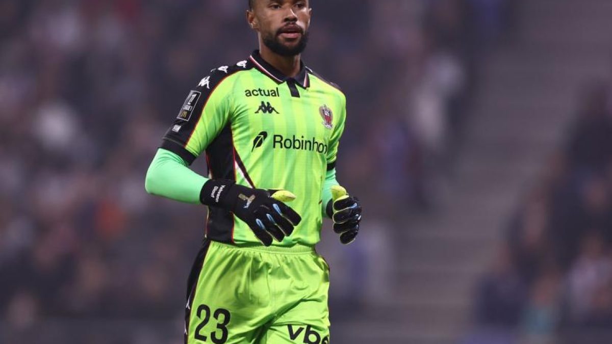 Yéhvann Diouf, portero del Nice, durante un partido antes de enfrentarse al Rennes